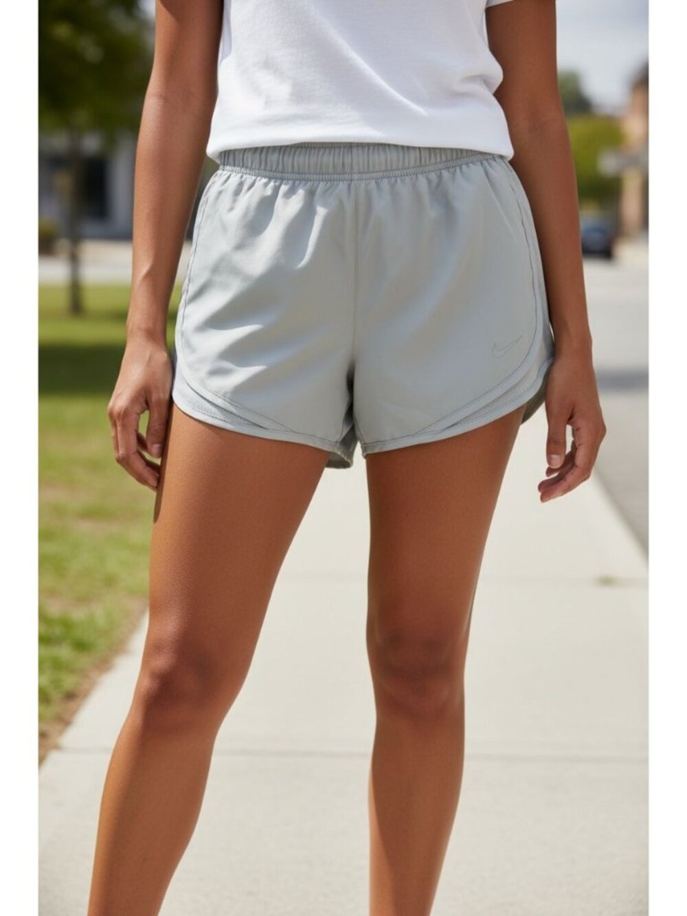 Nike DRI FIT Women's Size XS Tempo Running Shorts Light Grey